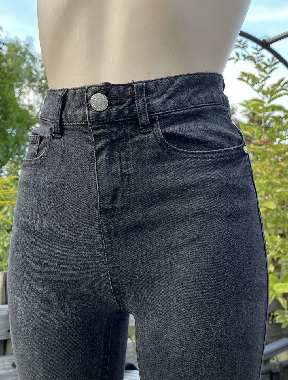 NOISY MAY „Lexi Ankle Slit“ JEANS Röhre Gr. 25/30