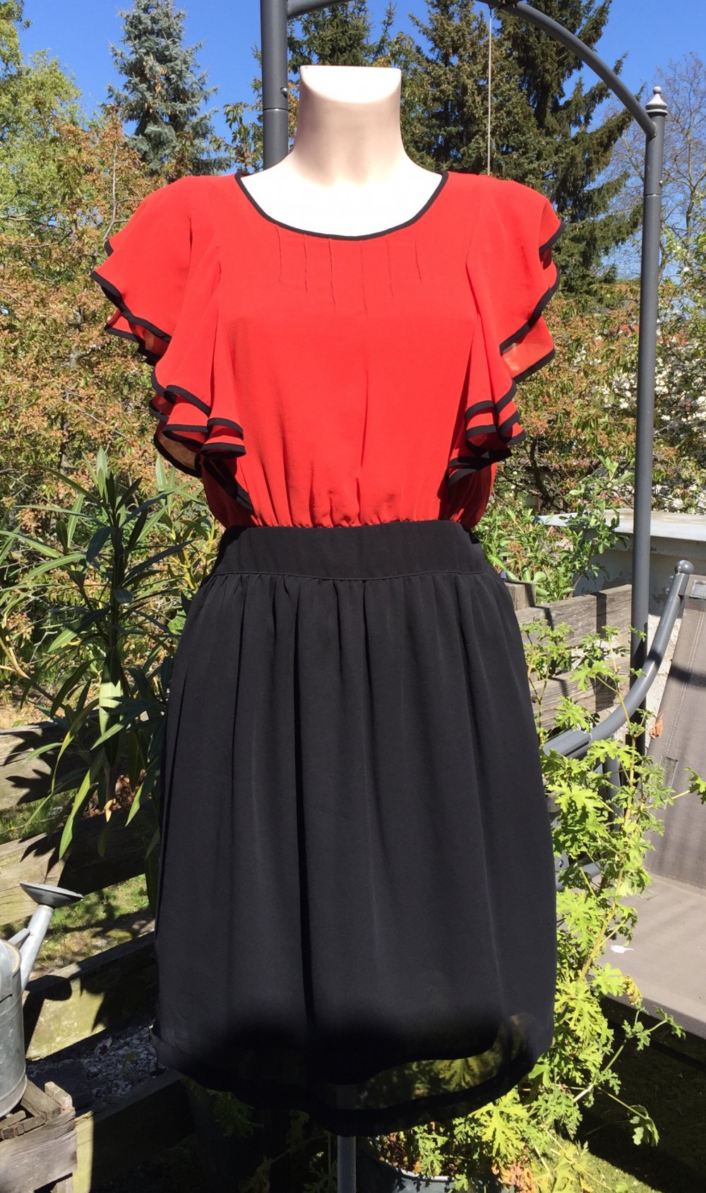 H&M KLEID mit Volants / Flügelärmel Gr. M