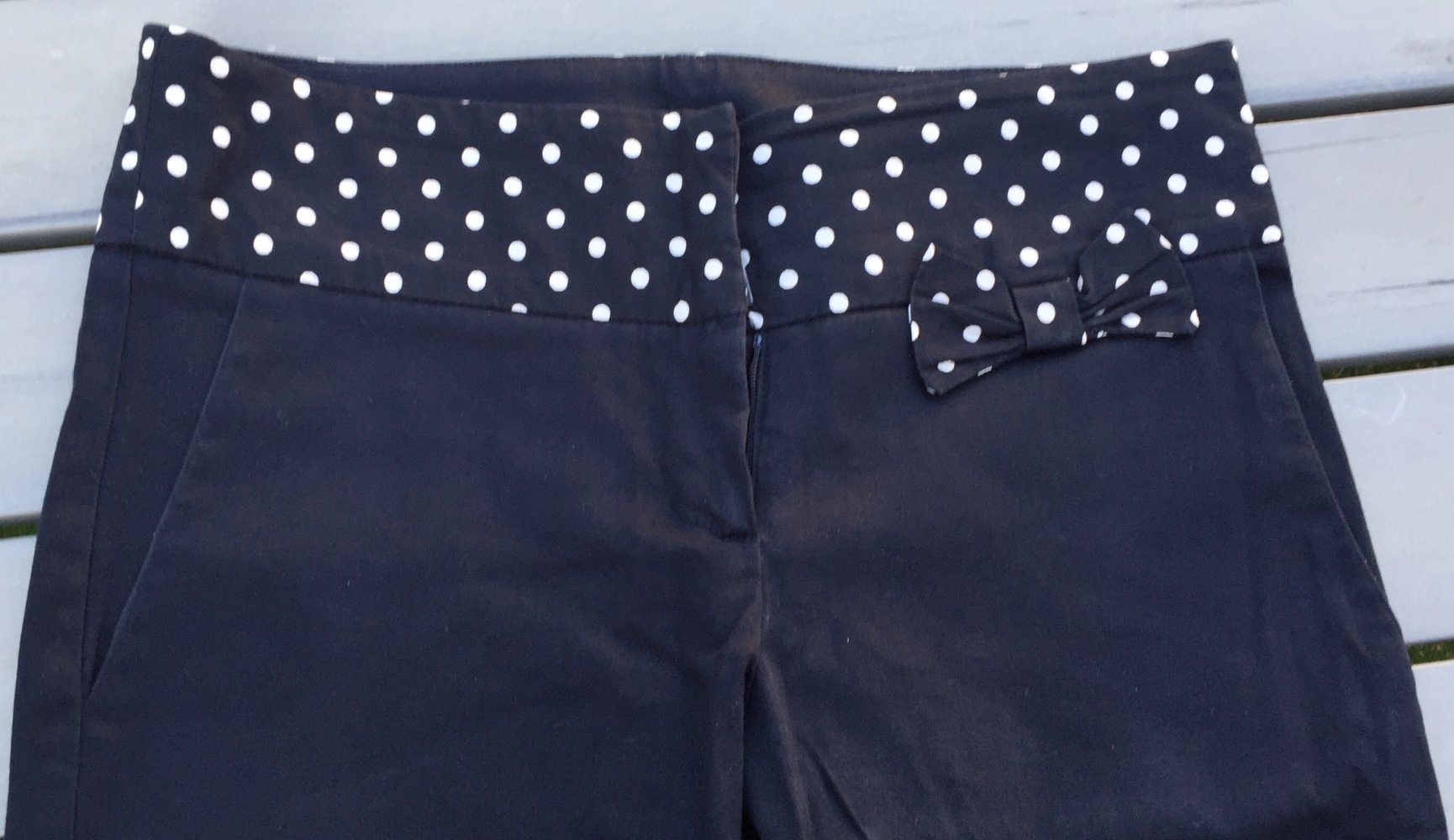 H&M Caprihose mit Polkadots & Schleife Gr. 34