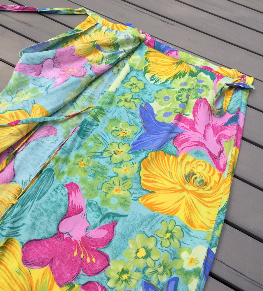 KRISTY langer WICKELROCK Blumen HAWAII Gr. M (S)