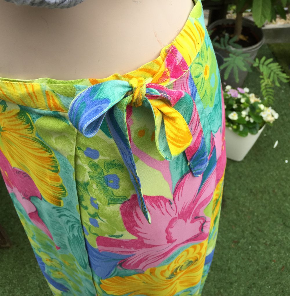 KRISTY langer WICKELROCK Blumen HAWAII Gr. M (S)
