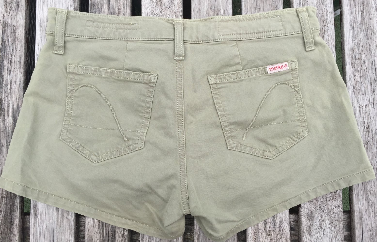 GUESS Shorts HOTPANTS khaki olive Gr. 27