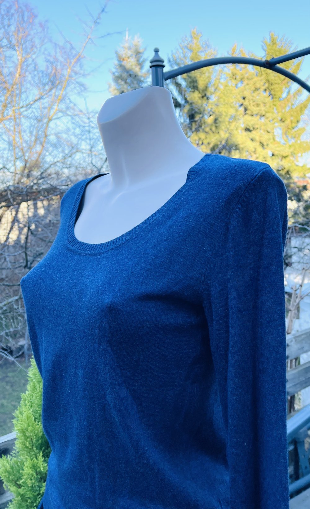 Feinstrick PULLOVER mit Rückendekolleté aus SPITZE Gr. M