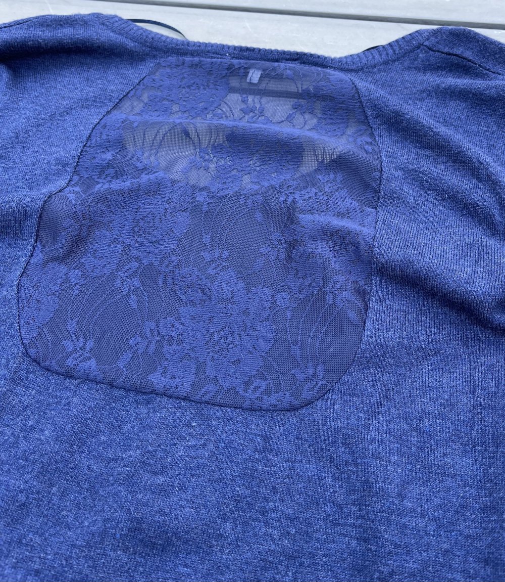 Feinstrick PULLOVER mit Rückendekolleté aus SPITZE Gr. M