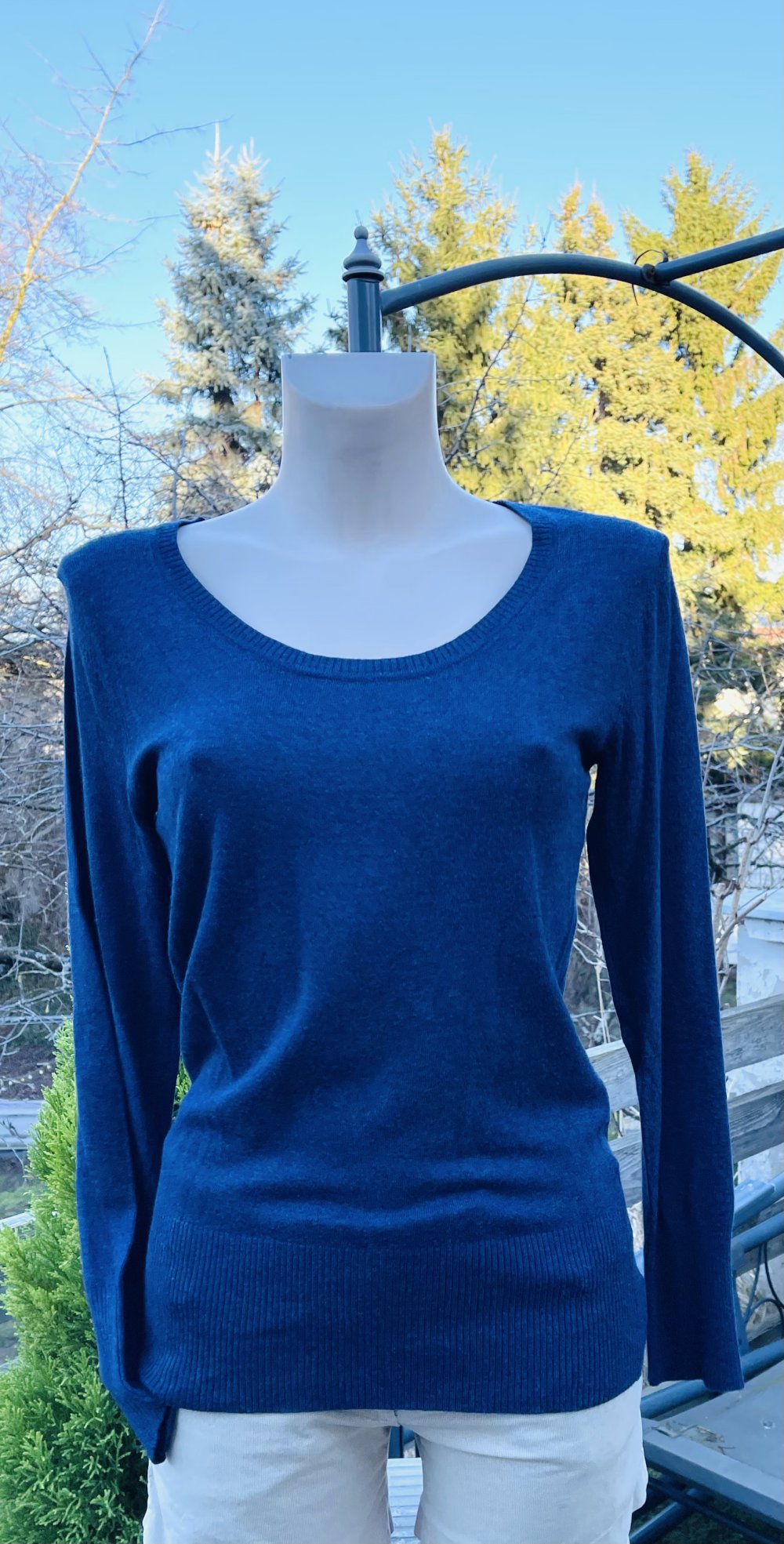 Feinstrick PULLOVER mit Rückendekolleté aus SPITZE Gr. M
