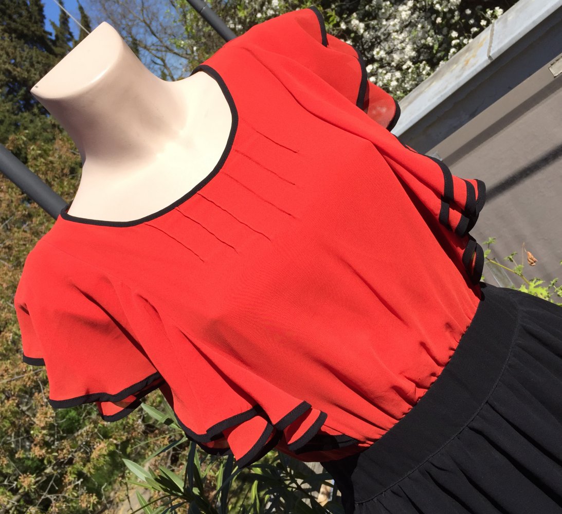 H&M KLEID mit Volants / Flügelärmel Gr. M