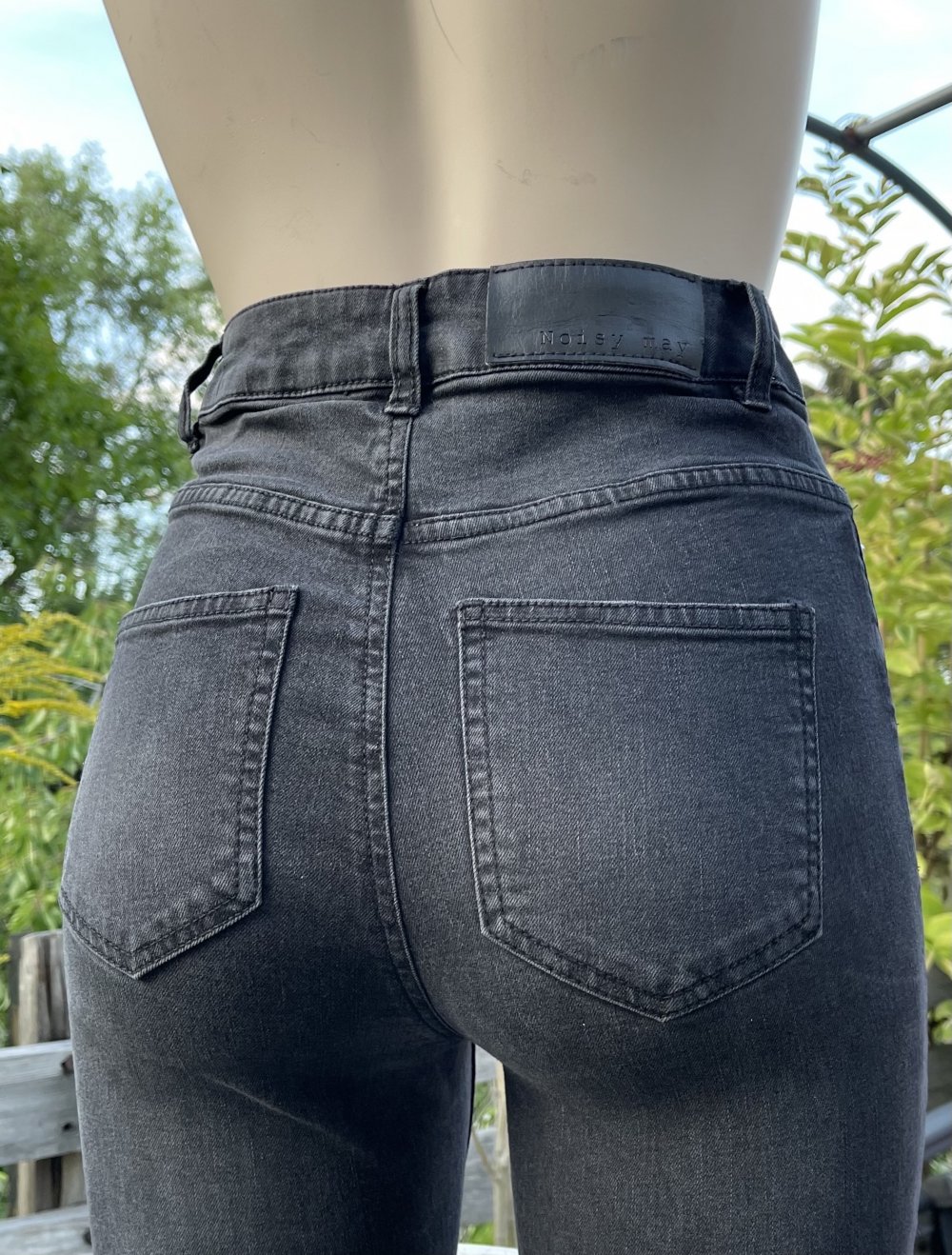 NOISY MAY „Lexi Ankle Slit“ JEANS Röhre Gr. 25/30
