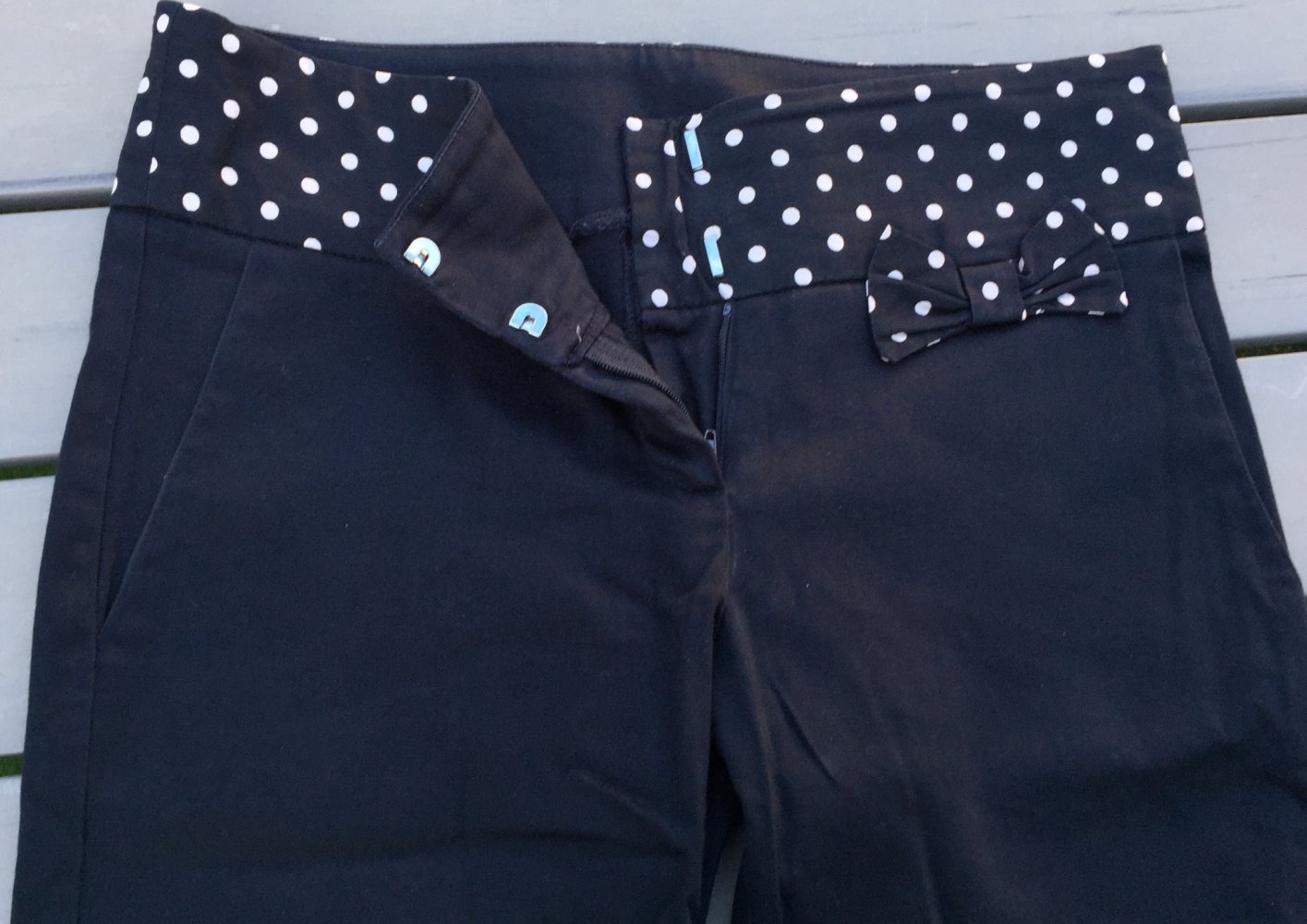 H&M Caprihose mit Polkadots & Schleife Gr. 34