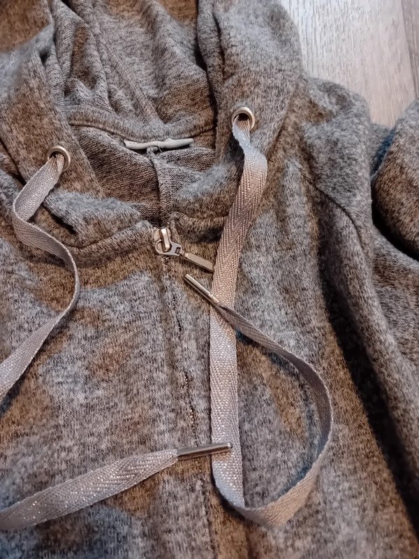 Graue Jacke Laura Torelli S Kapuze Perlen
