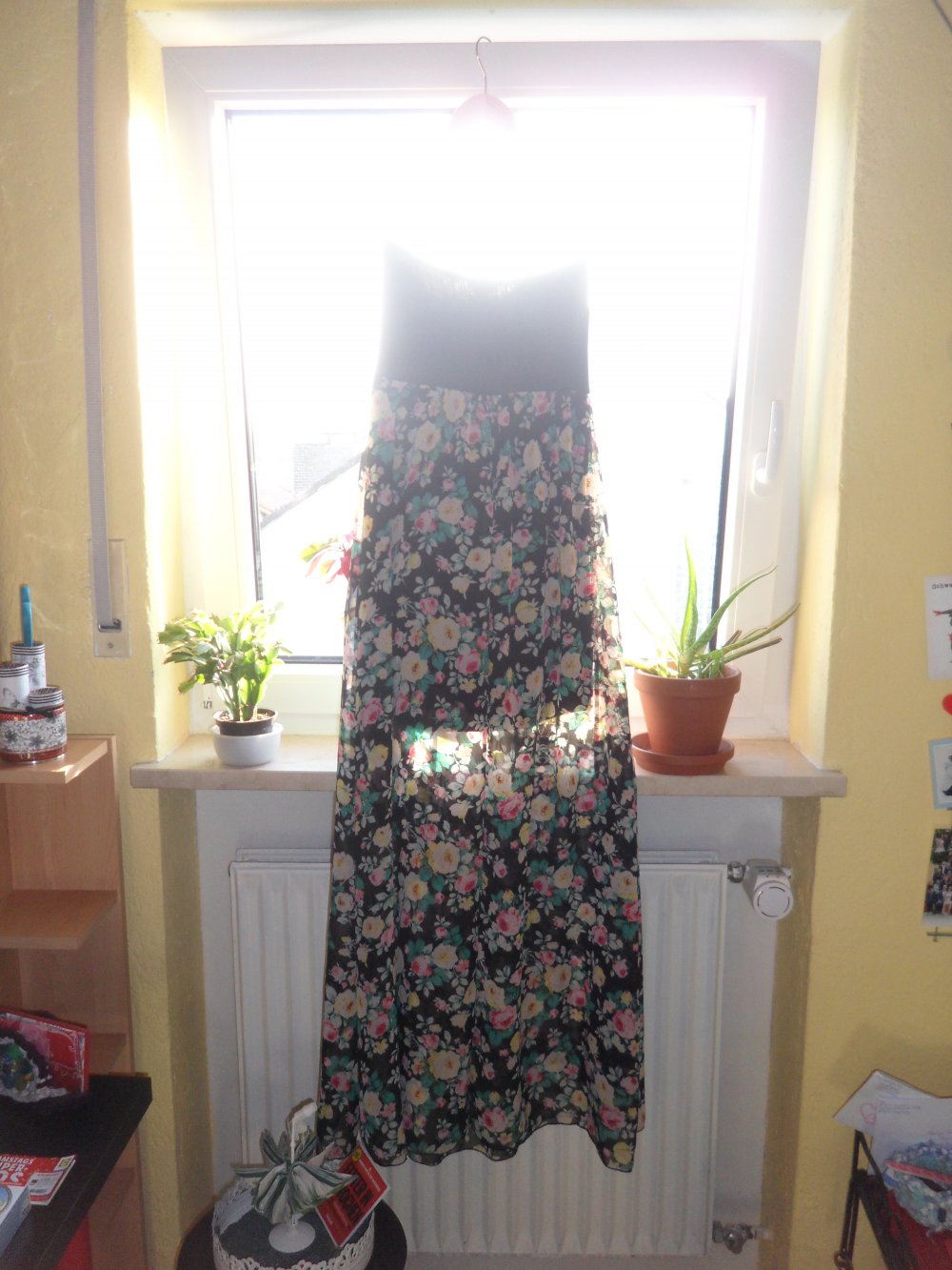 Langes Kleid mit Blumen