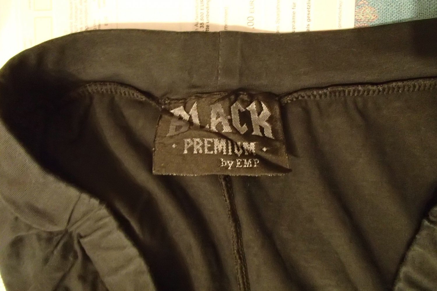 E.M.P Leggings mit Ledereinsätzen