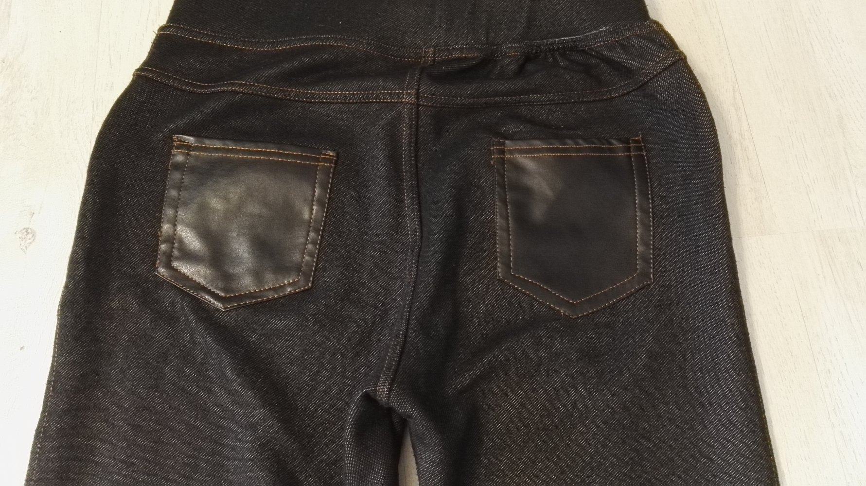 Jeggings mit Ledereinsätzen