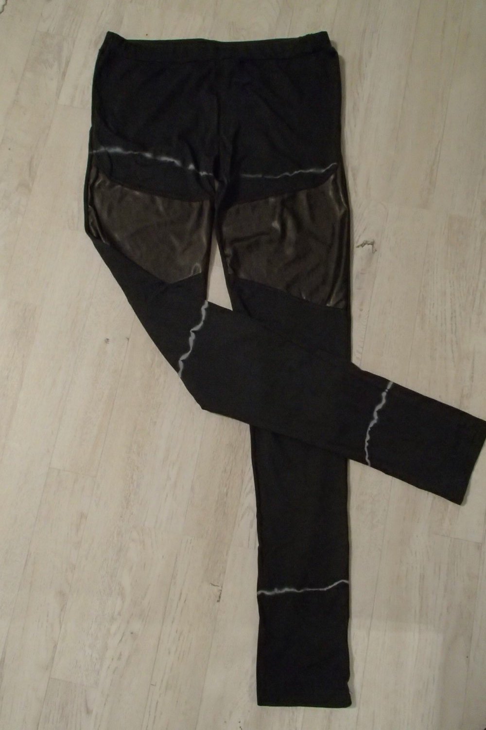 E.M.P Leggings mit Ledereinsätzen