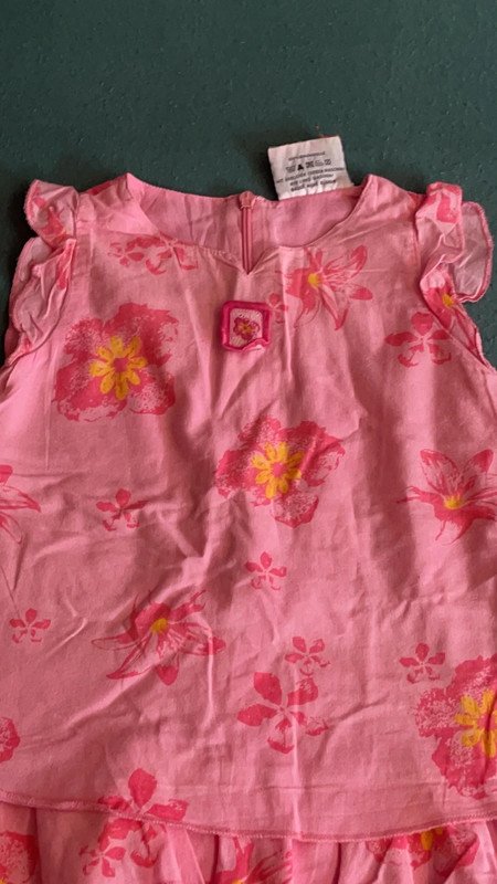 Rosa Blumenkleid