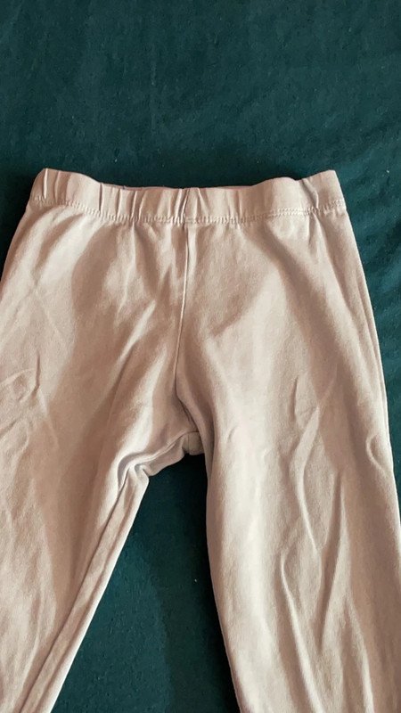 Hellblaue kurze Hose 