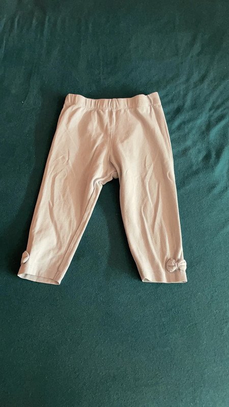 Hellblaue kurze Hose 