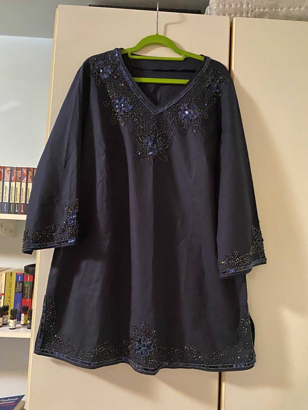 Dunkelblaue Bluse/Tunika mit Pailetten/Perlenverzierungen – Größe 48