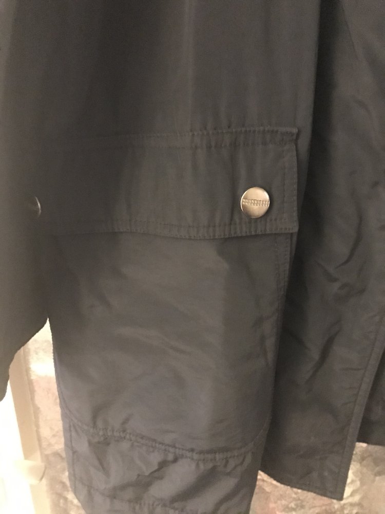 Outdoor Jacke schwarz Größe 42 Kapuze (abknöpfbar) – wenig getragen