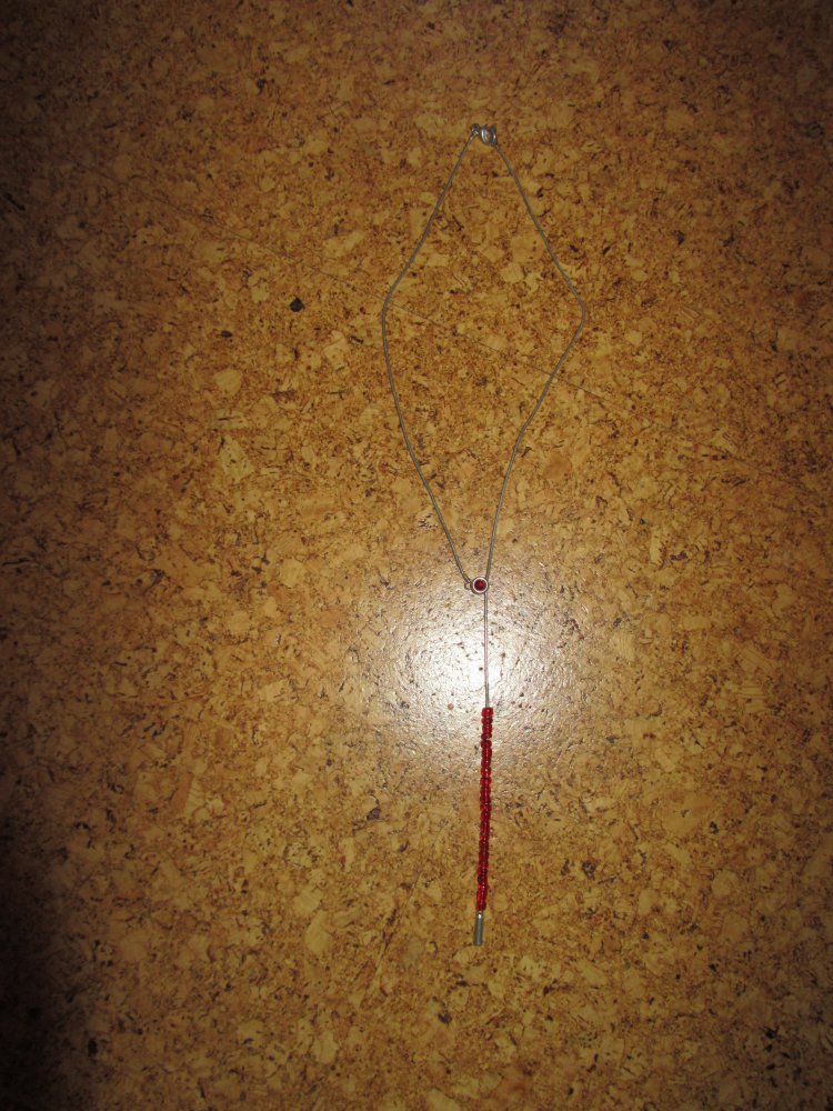 Rot-silberne Kette