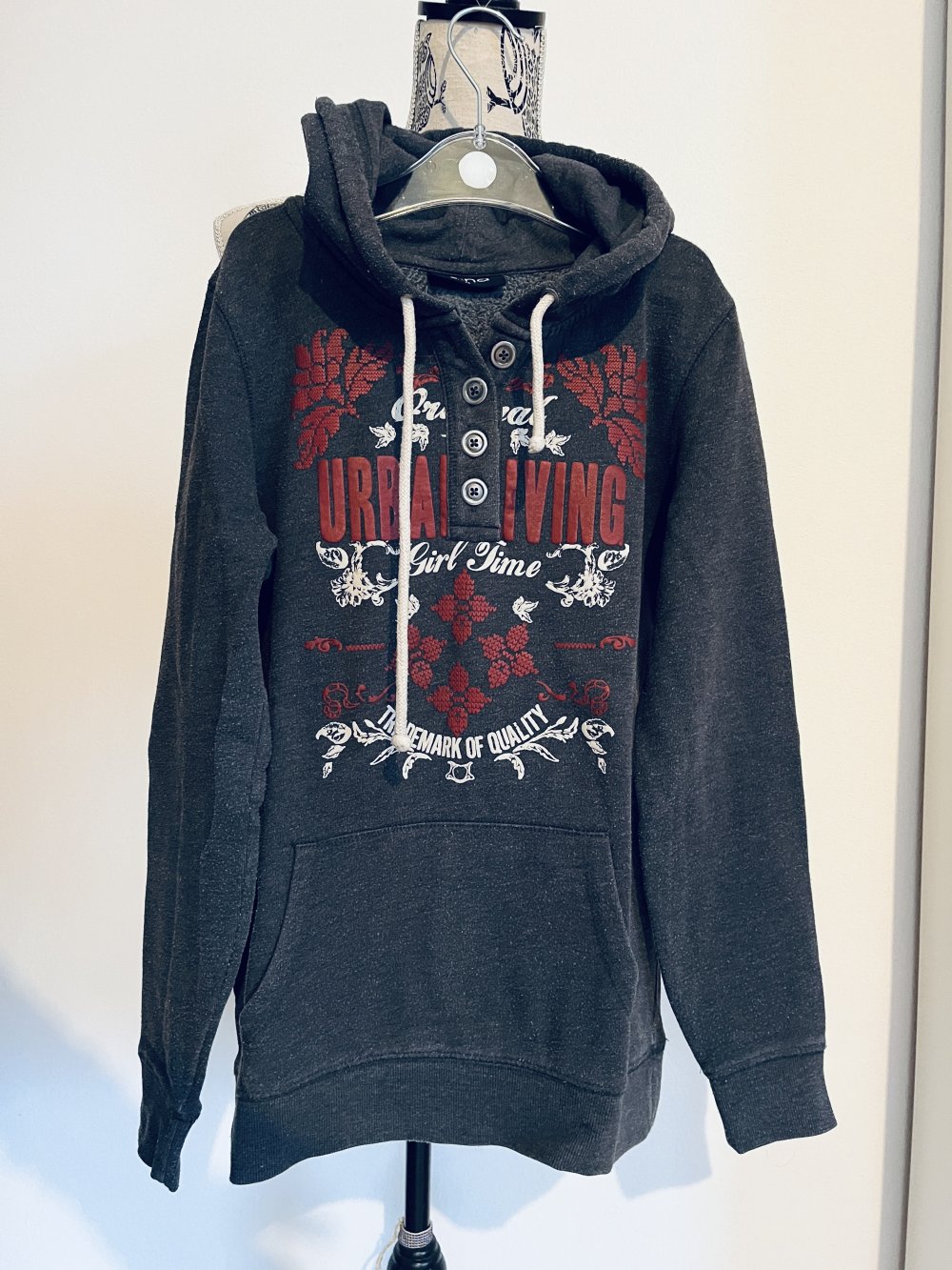 Weihnachtspulli mit Kapuze und Bauchtasche