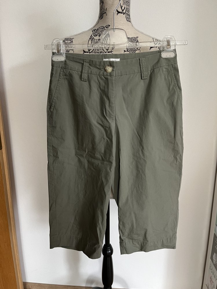Olivgrüne 3/4 Caprihose