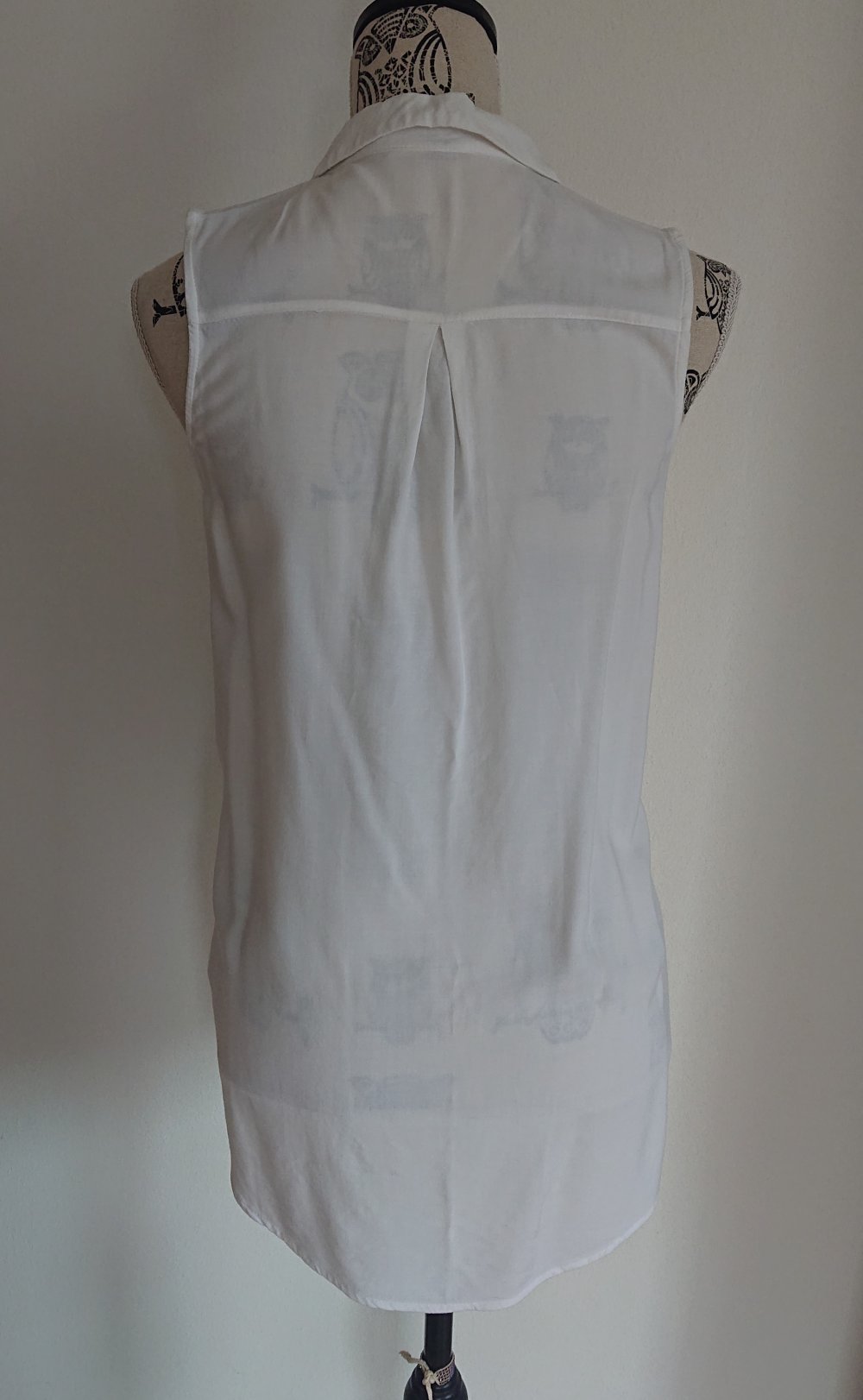 weiße ärmellose Bluse / Hemd