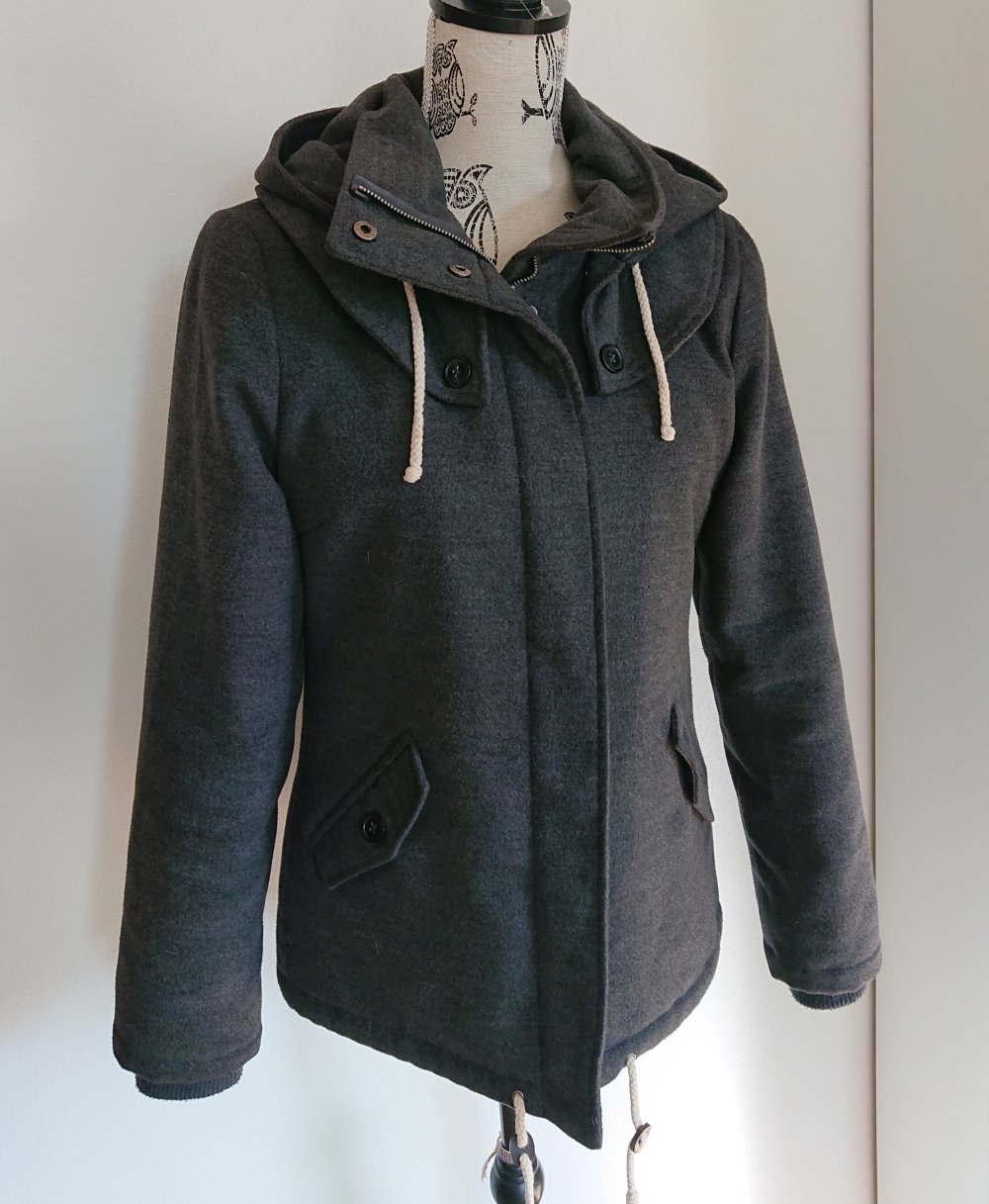 graue Winterjacke / Parka
