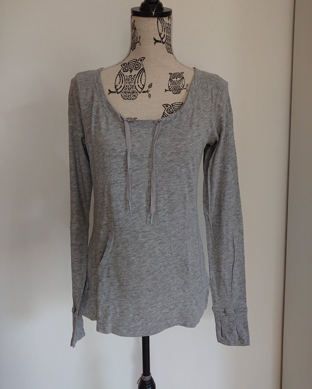 luftiges, graues Langarmshirt Sweater