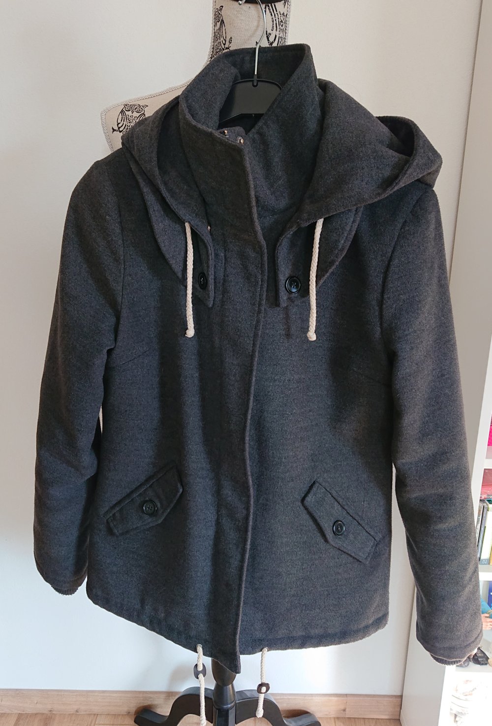 graue Winterjacke / Parka