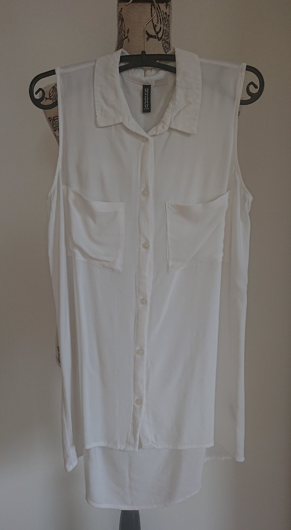 weiße ärmellose Bluse / Hemd