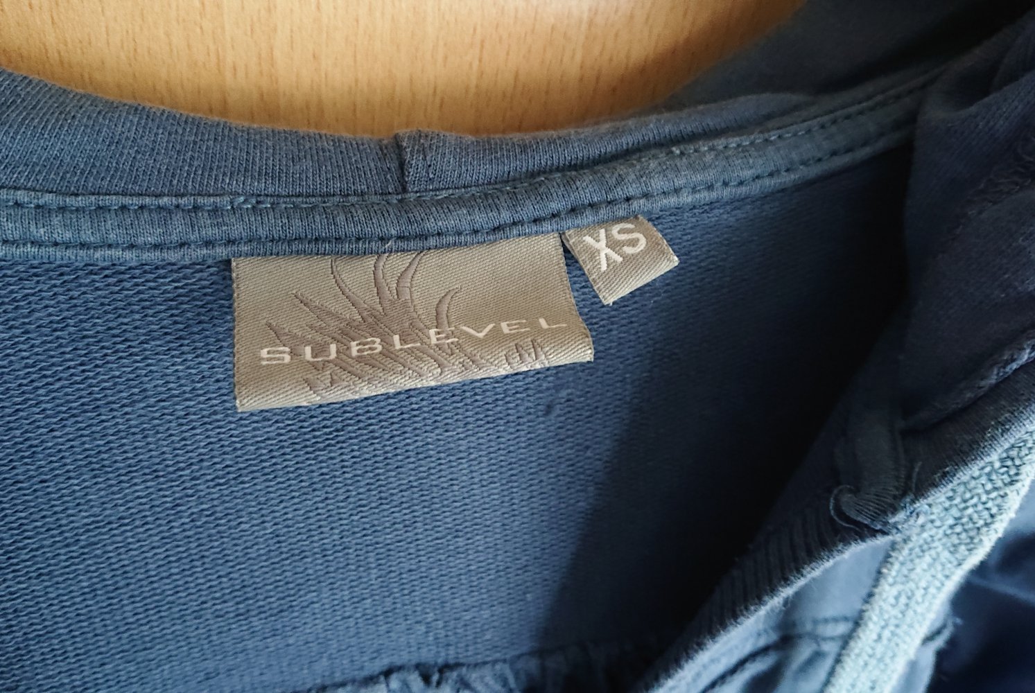 blauer Hoodie / Kapuzen Pullover mit V-Ausschnitt