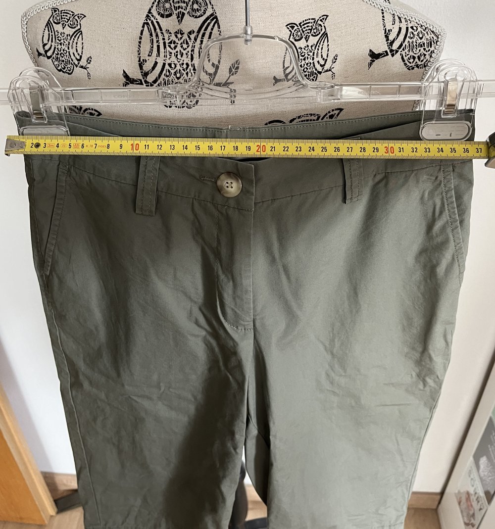 Olivgrüne 3/4 Caprihose