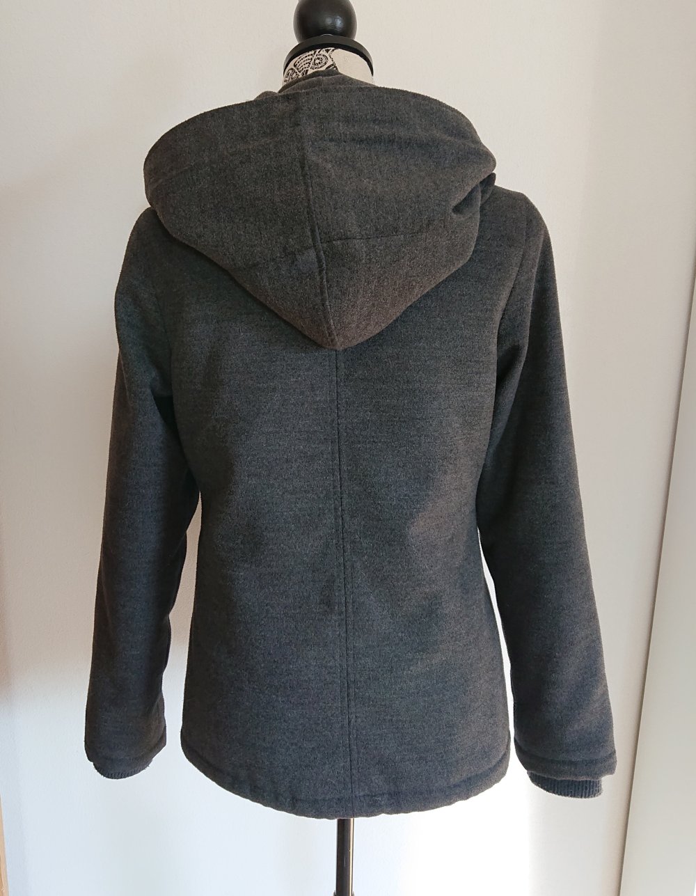 graue Winterjacke / Parka