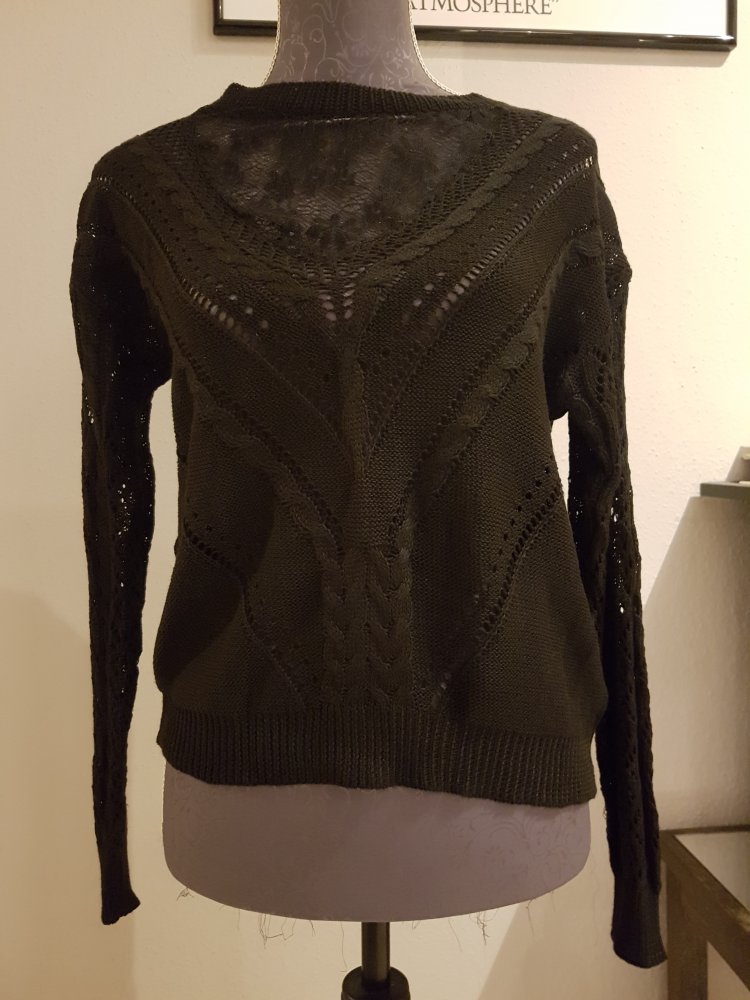 Schwarzer Strickpulli 