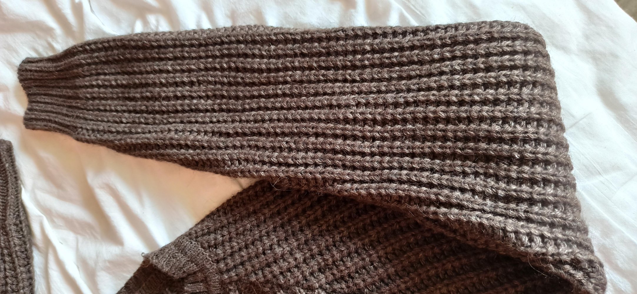 dunkelbrauner Strickpulli Neu