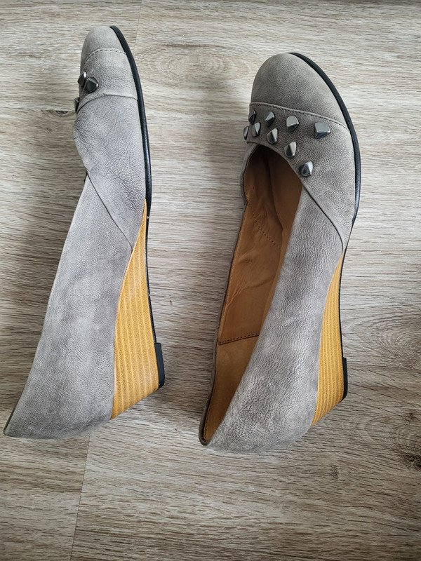 Neue Pumps mit Keilabsatz Gr. 38