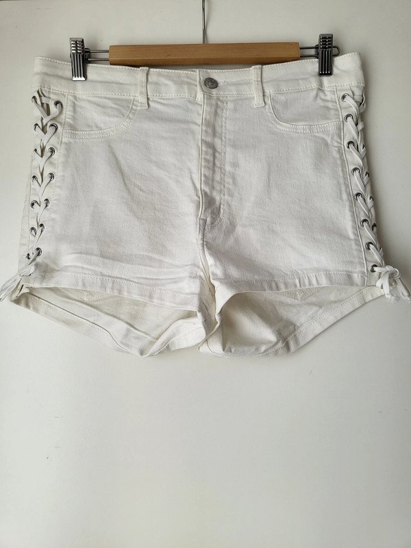 Neue weiße Shorts (High Waist) mit Schnürung Gr. 44