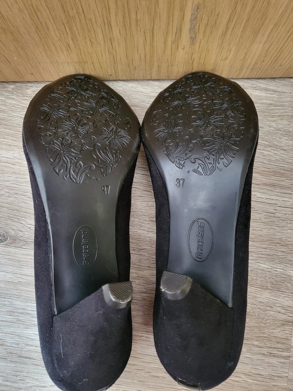 Neue schwarze Pumps Gr. 37