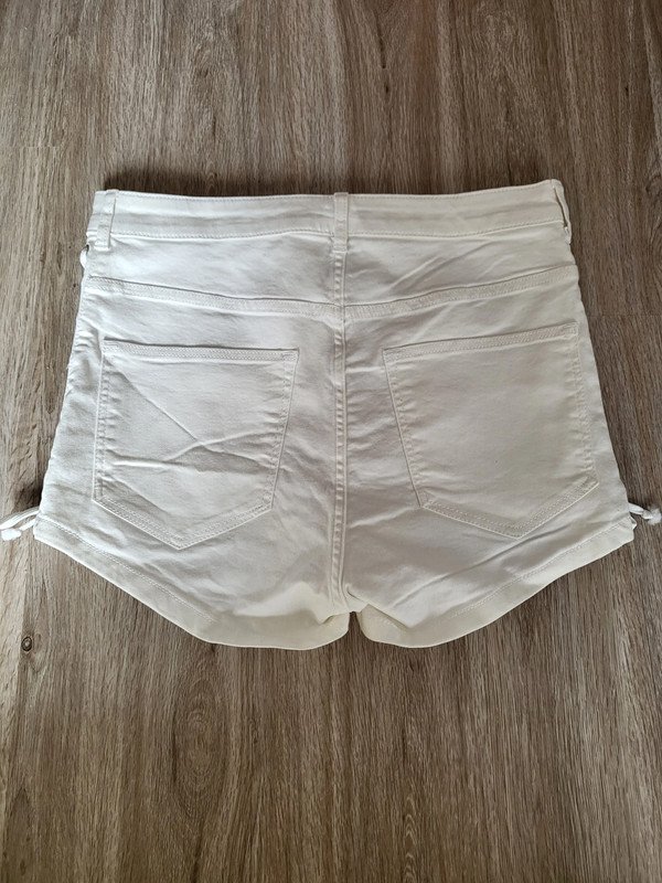 Neue weiße Shorts (High Waist) mit Schnürung Gr. 44