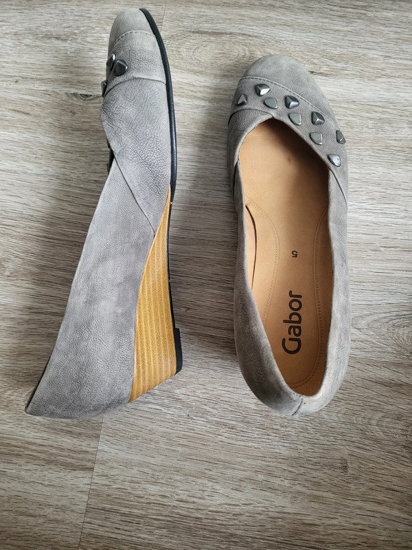 Neue Pumps mit Keilabsatz Gr. 38