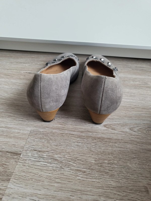 Neue Pumps mit Keilabsatz Gr. 38