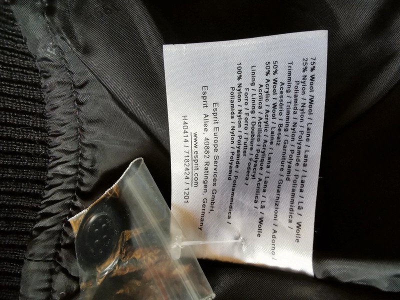 Schwarze Kurzjacke von Esprit edc
