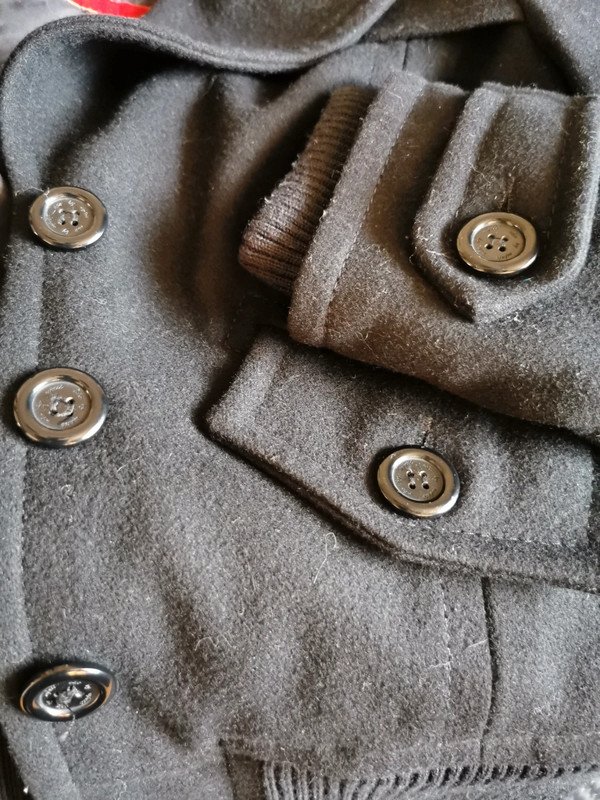 Schwarze Kurzjacke von Esprit edc