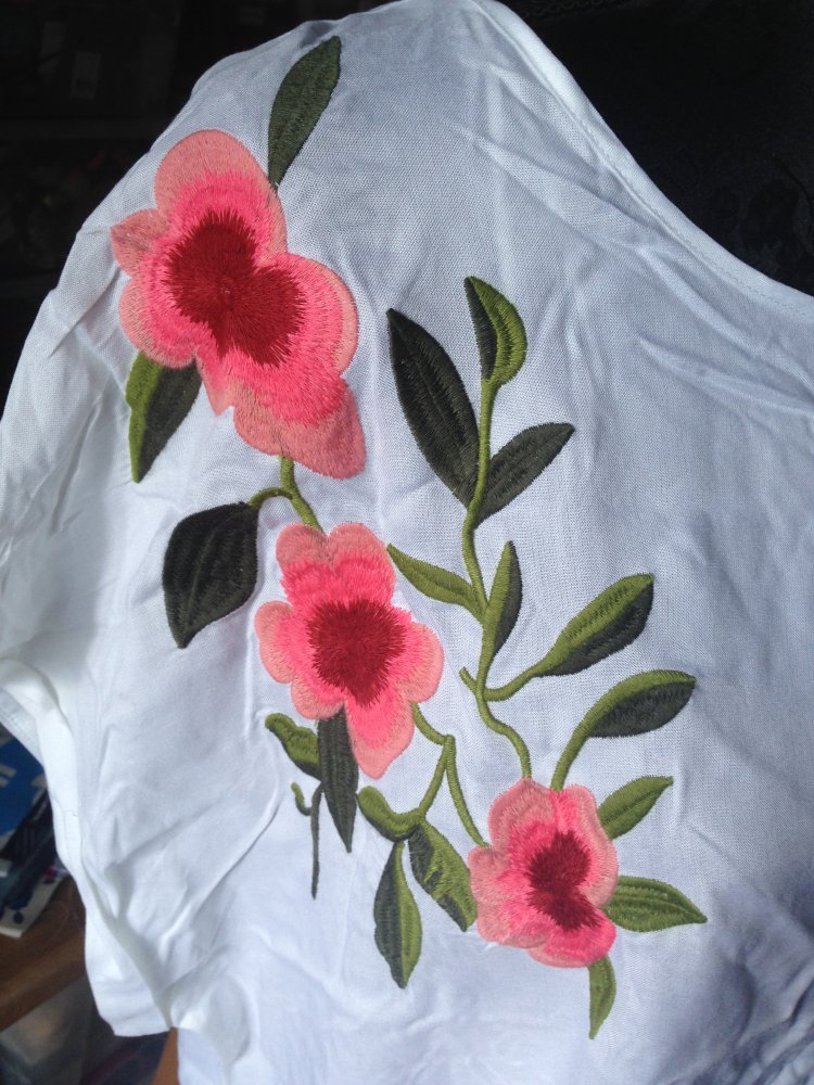 Bluse mit Stickerei