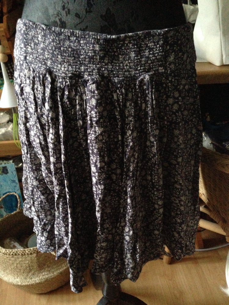Rock mit Blumenmuster