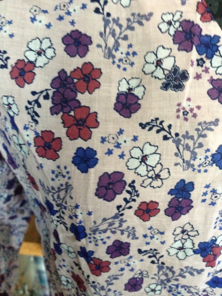 Bluse mit Streublumen 