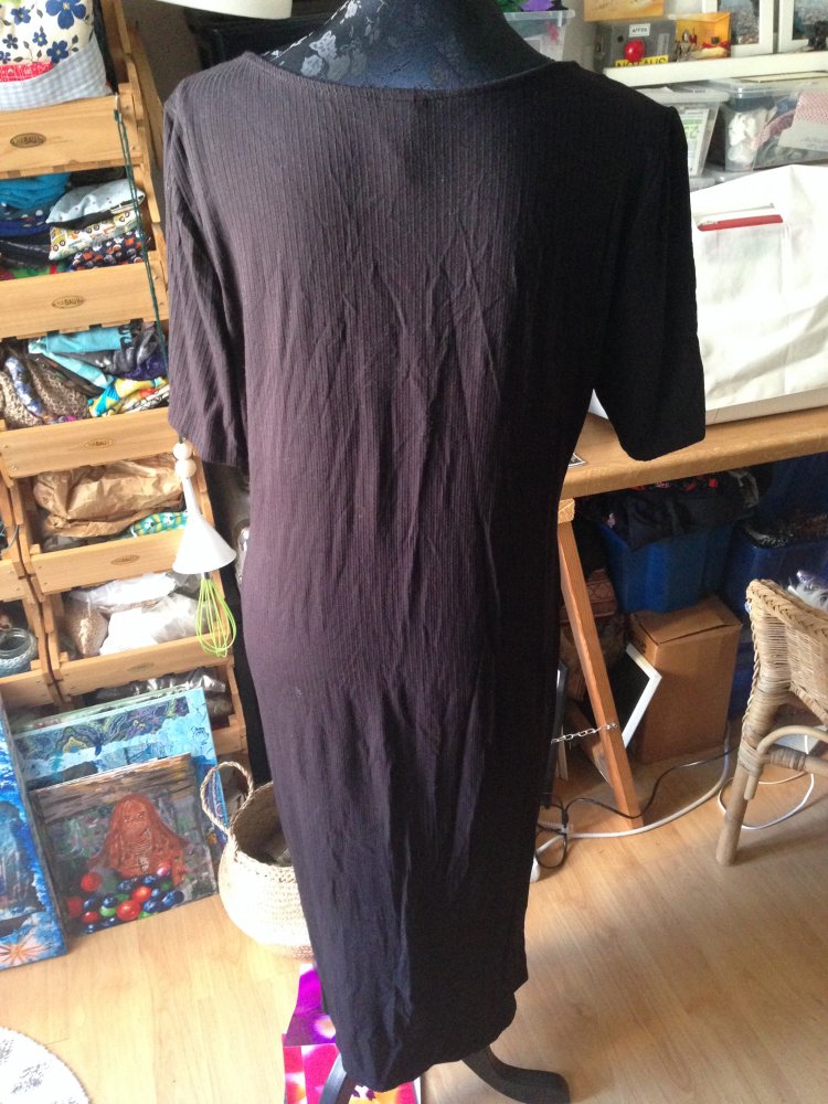 Schwarzes Kleid 