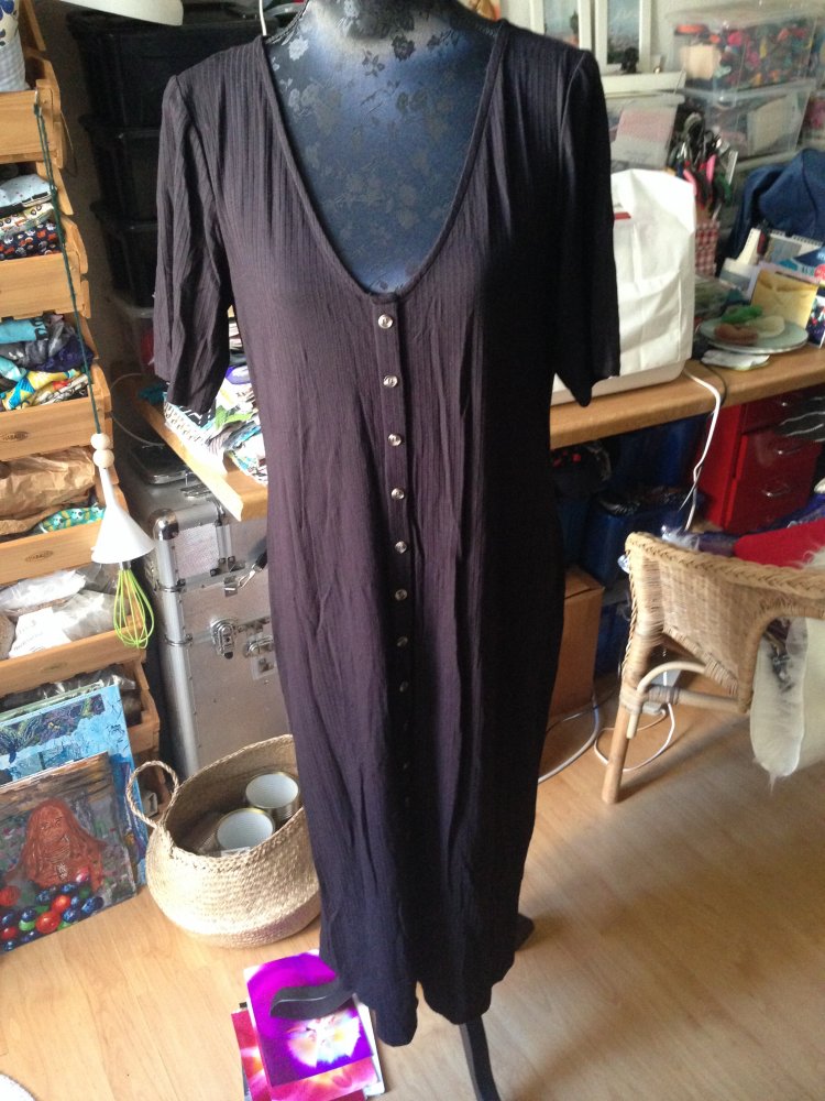 Schwarzes Kleid 