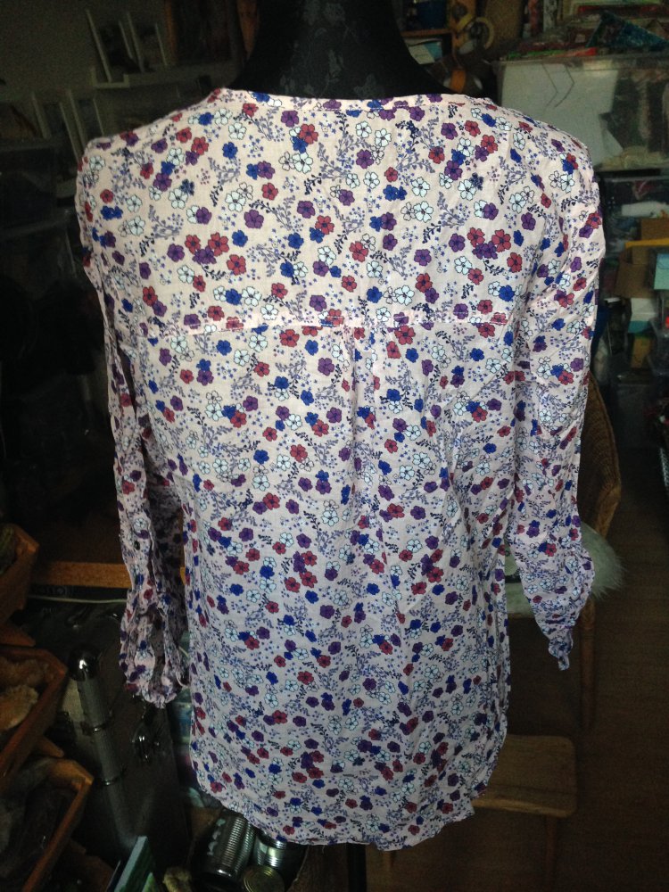 Bluse mit Streublumen 