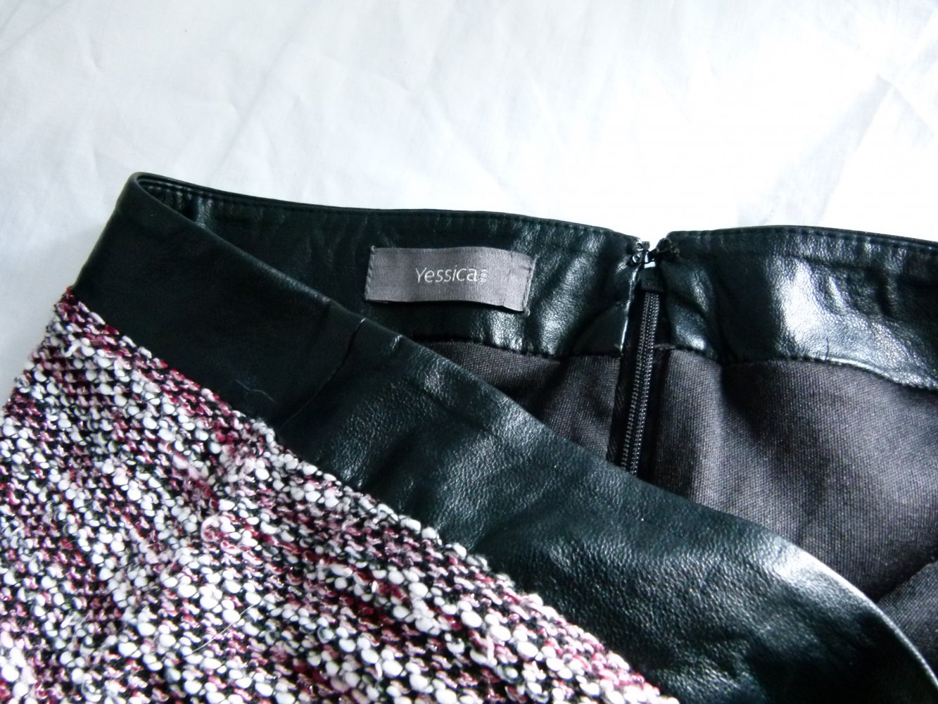 Strick Rock, schwarz weiß dunkelrot meliert, Winter Herbst Knitwear Mori Boho Lagenlook